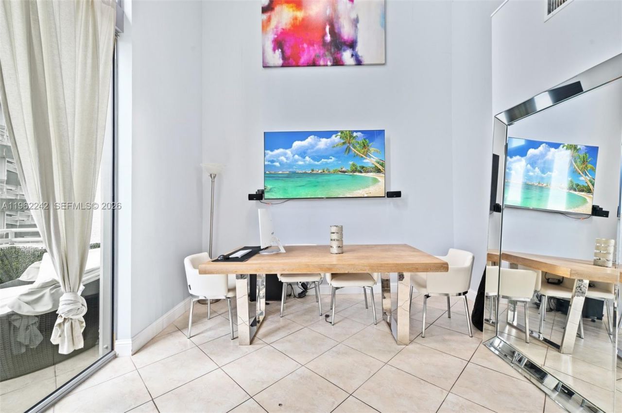 1050 Brickell Ave, Unit 1014, Miami, FL 33131 Photo