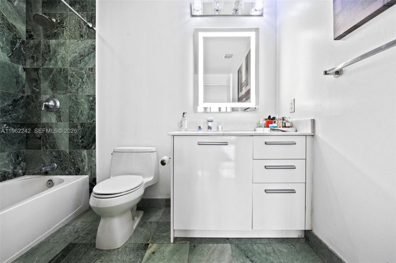 1050 Brickell Ave, Unit 1014, Miami, FL 33131 Photo