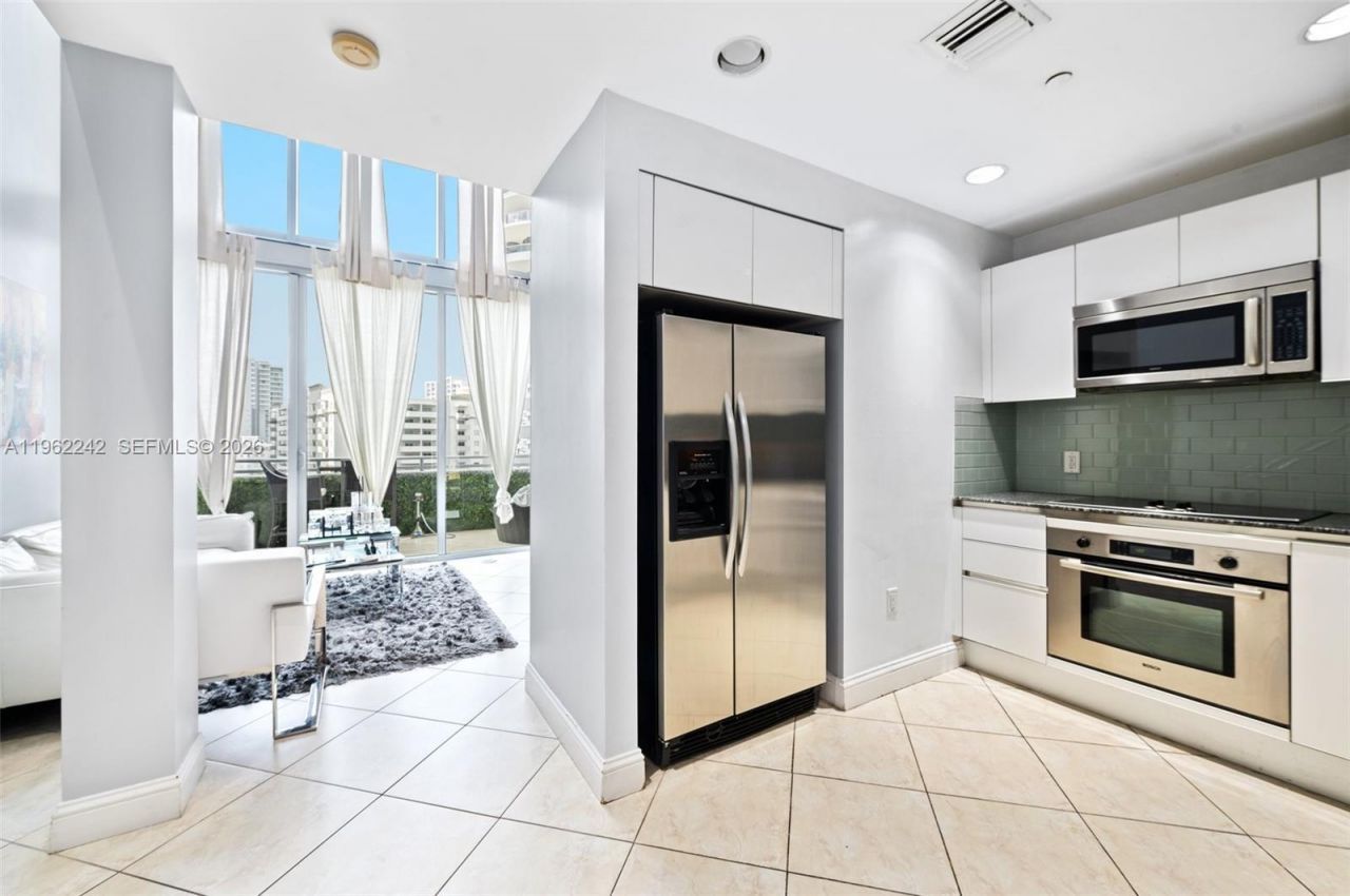 1050 Brickell Ave, Unit 1014, Miami, FL 33131 Photo