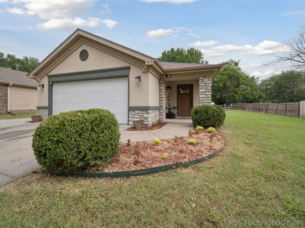 814 E Comet Street, Claremore, OK 74017