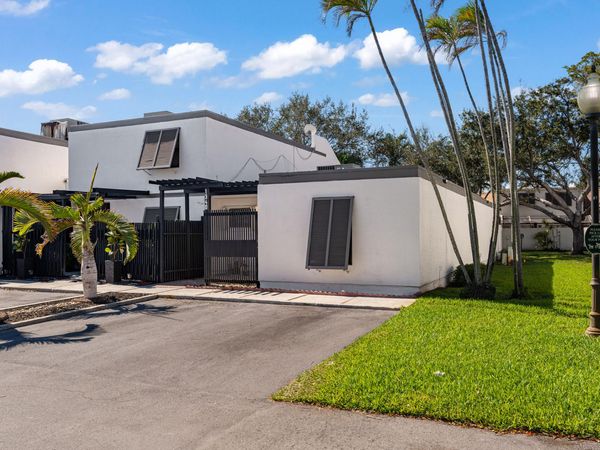 1340 E Golfview Drive, Pembroke Pines, FL 33026