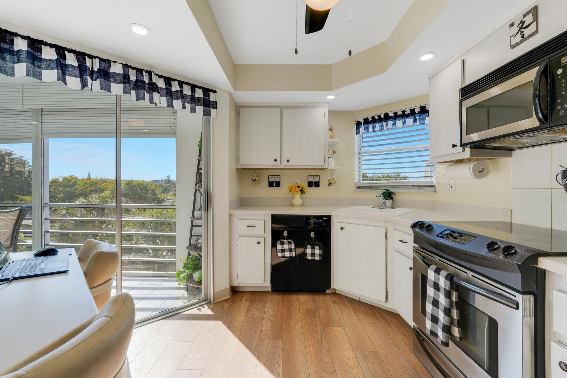 3590 Via Poinciana, Unit 416, Lake Worth, FL 33467 Photo