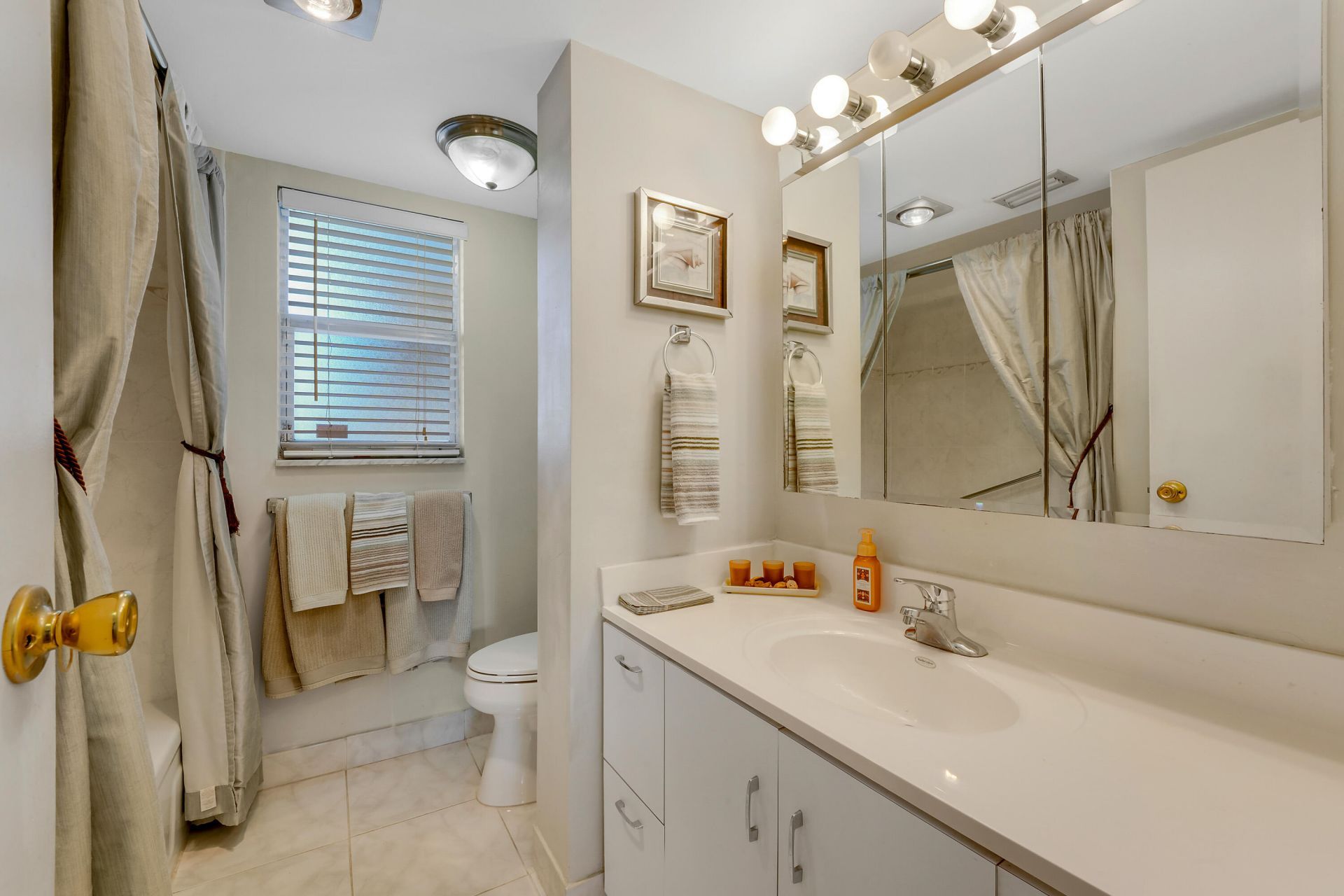 3590 Via Poinciana, Unit 416, Lake Worth, FL 33467 Photo