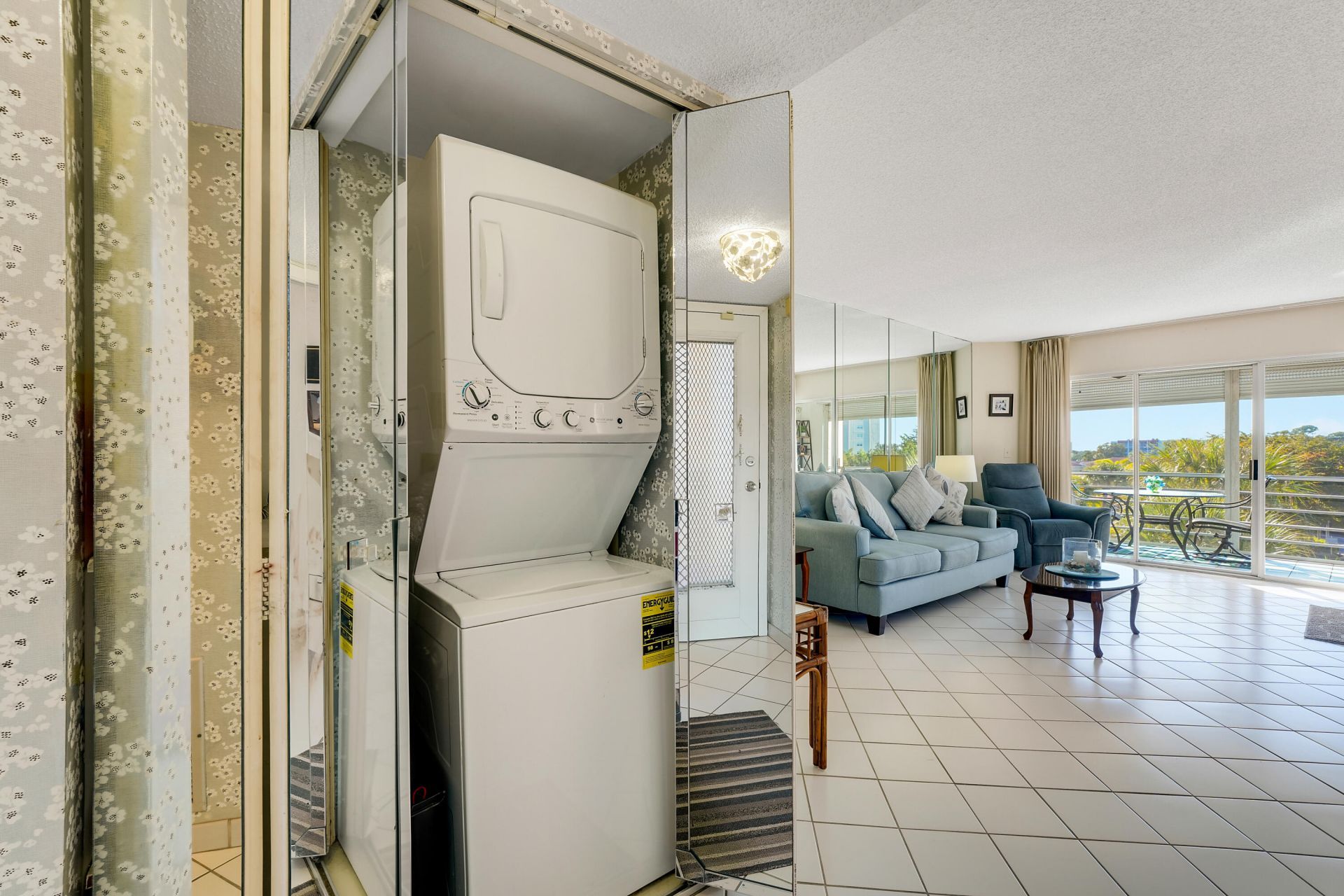 3590 Via Poinciana, Unit 416, Lake Worth, FL 33467 Photo