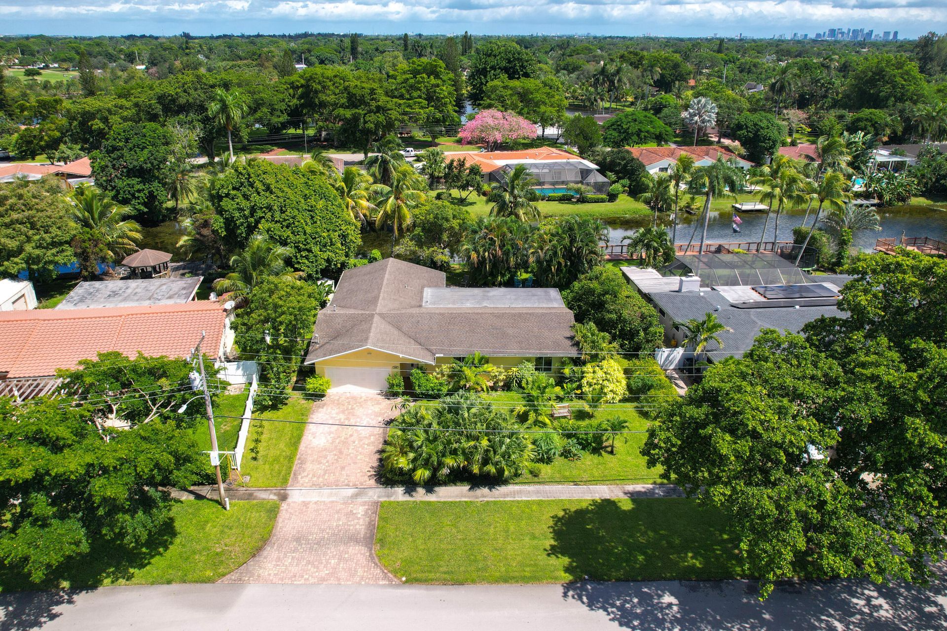 1040 Renmar Drive, Plantation, FL 33317 Photo