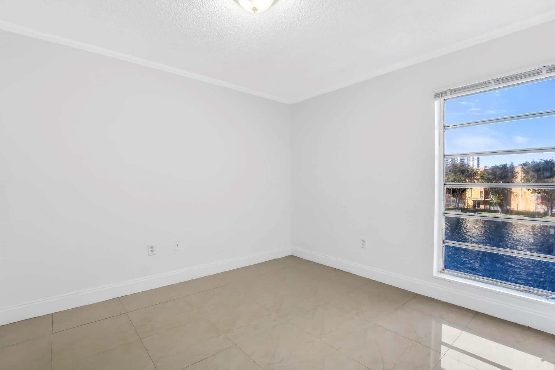 4705 NW 7th Street, Unit 307-7, Miami, FL 33126 Photo