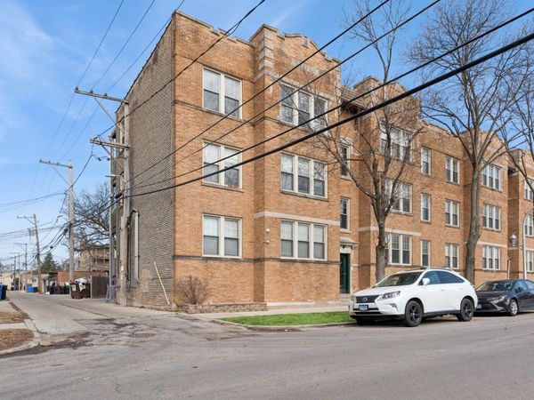 2306 W Jarvis Avenue, Unit 3, Chicago, IL 60645