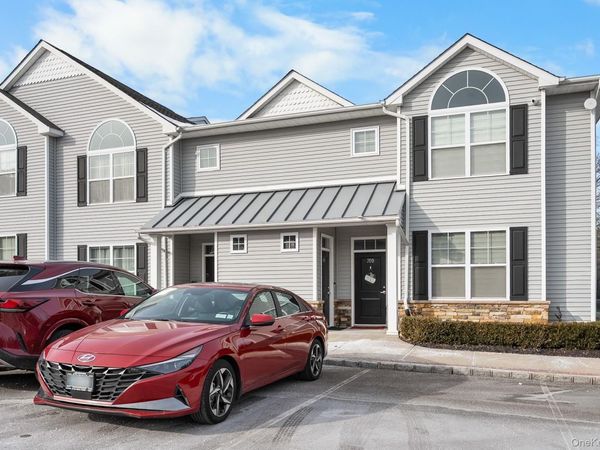 709 Breton Way, Glen Cove, NY 11542