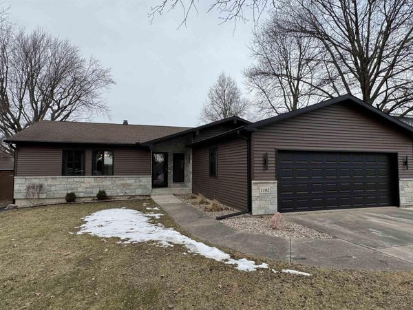 1102 Glenn Street, Aplington, IA 50604