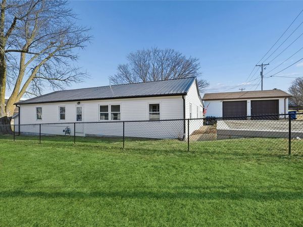 207 W Main Street, Urbana, IA 52345