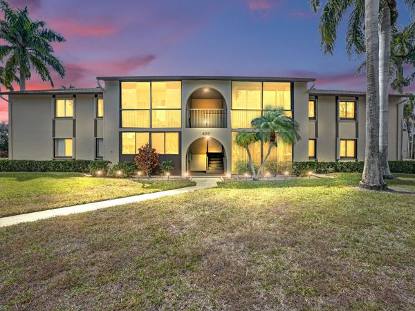 426 Pine Glen Lane, Unit D-2, Greenacres, FL 33463