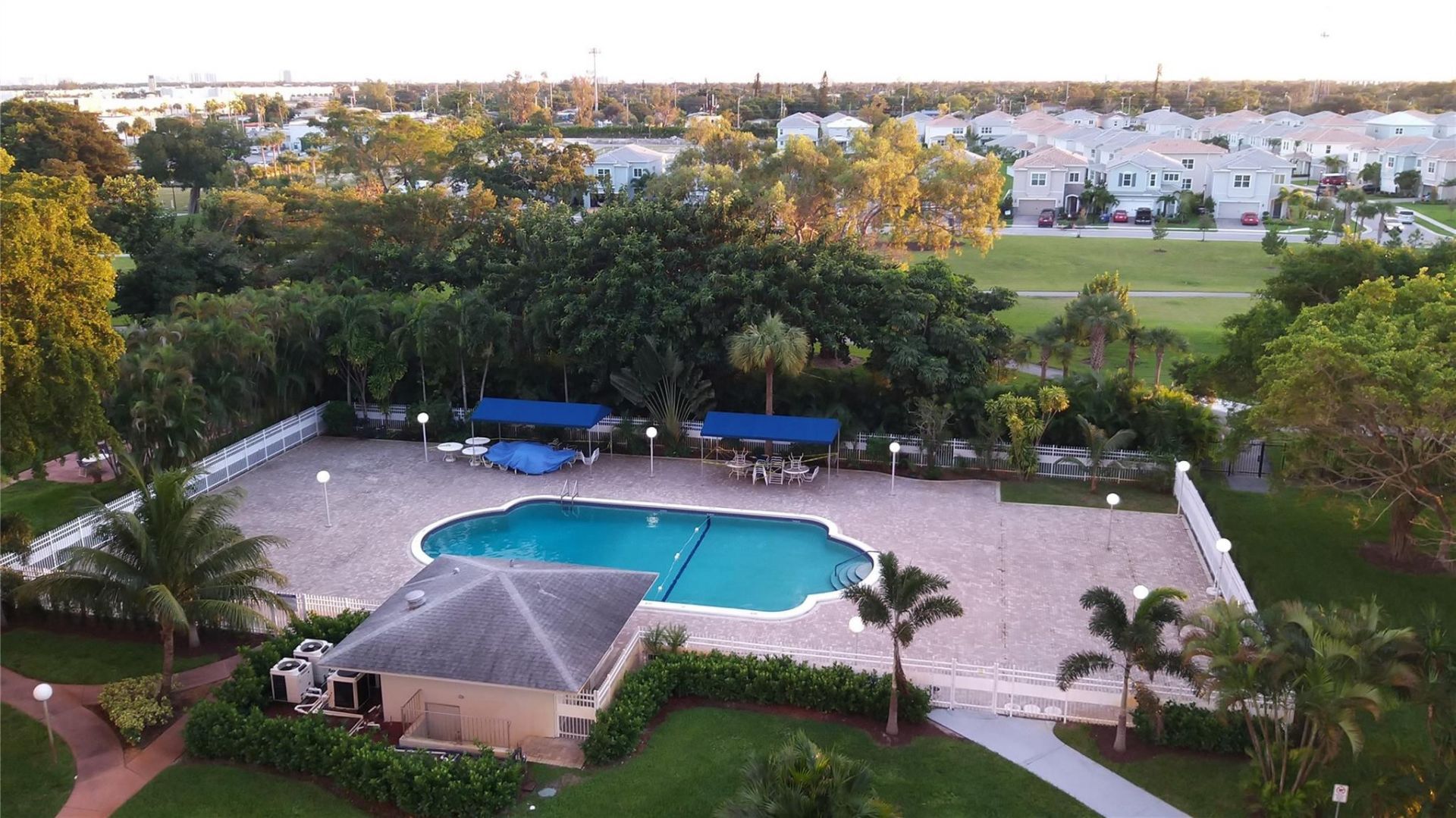 4400 Hillcrest Dr, Unit 404, Hollywood, FL 33021 Photo