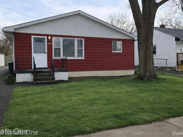 1376 Ready Avenue, Burton, MI 48529