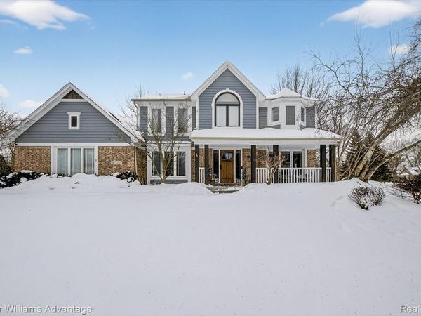 47707 Rochester Drive, Novi, MI 48374