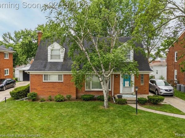2005 Vernier Road, Grosse Pointe Woods, MI 48236