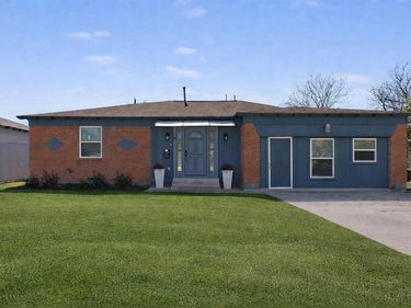 9526 Castlefield Drive, Dallas, TX 75227