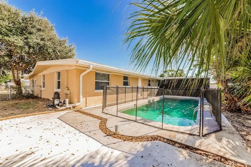 6218 Nutmeg Avenue, Sarasota, FL 34231 Photo