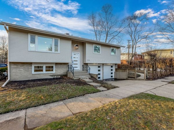 9132 Lincolnwood Drive, Evanston, IL 60203