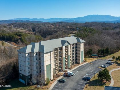 124 Plaza Drive Pigeon Forge, TN 37863