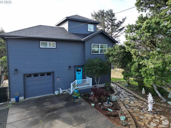 4604 Falcon ST, Florence, OR 97439