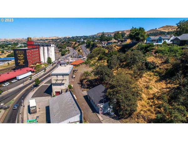 908 E 2ND ST, The Dalles, OR 97058