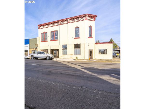 811 E 1ST ST, Newberg, OR 97132