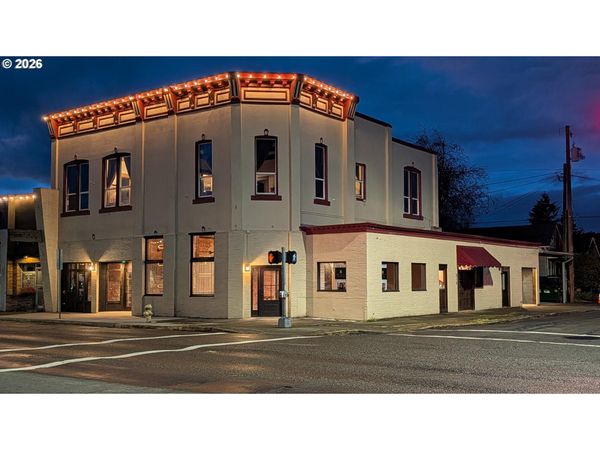 811 E 1ST ST, Newberg, OR 97132