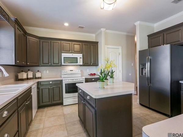 7967 Tara Dr, Denham Springs, LA 70726