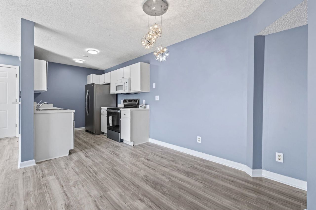 2258 Essex Dr. Photo 4