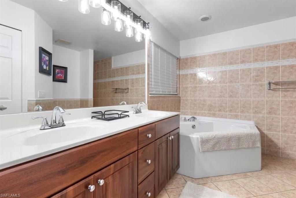 5701 Riverside Dr, Cape Coral, FL 33904 Photo