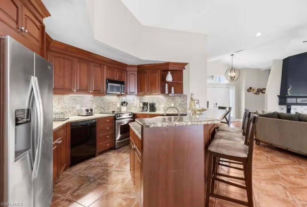5701 Riverside Dr, Cape Coral, FL 33904 Photo