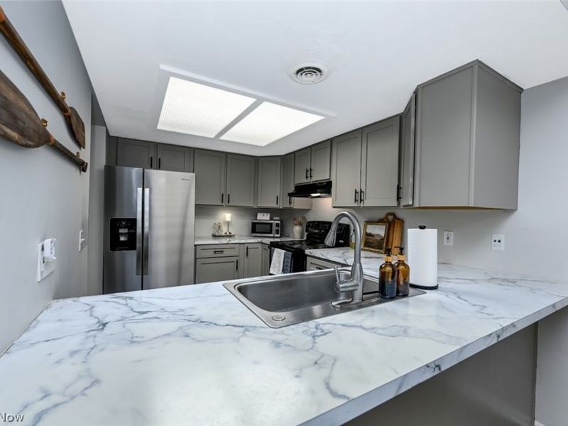 231 Portage Lakes Drive, Akron, OH 44319 Photo 17