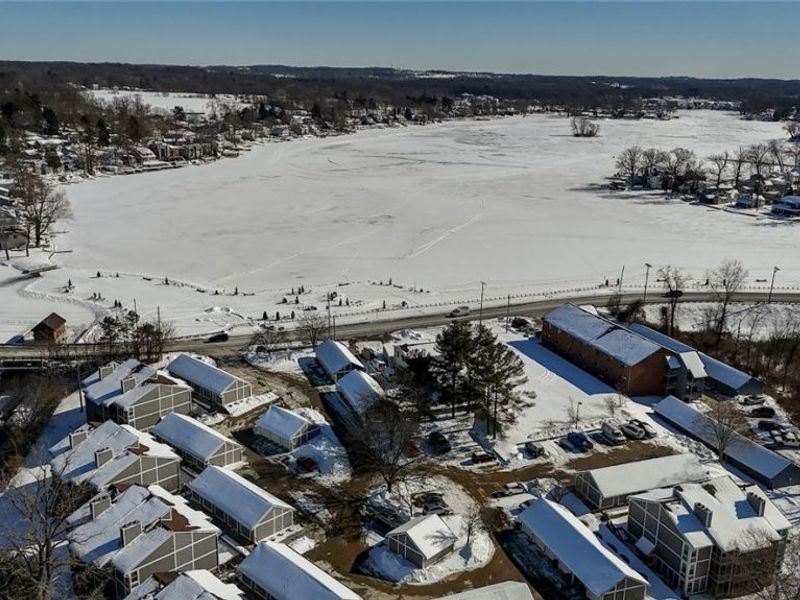 231 Portage Lakes Drive, Akron, OH 44319 Photo 8