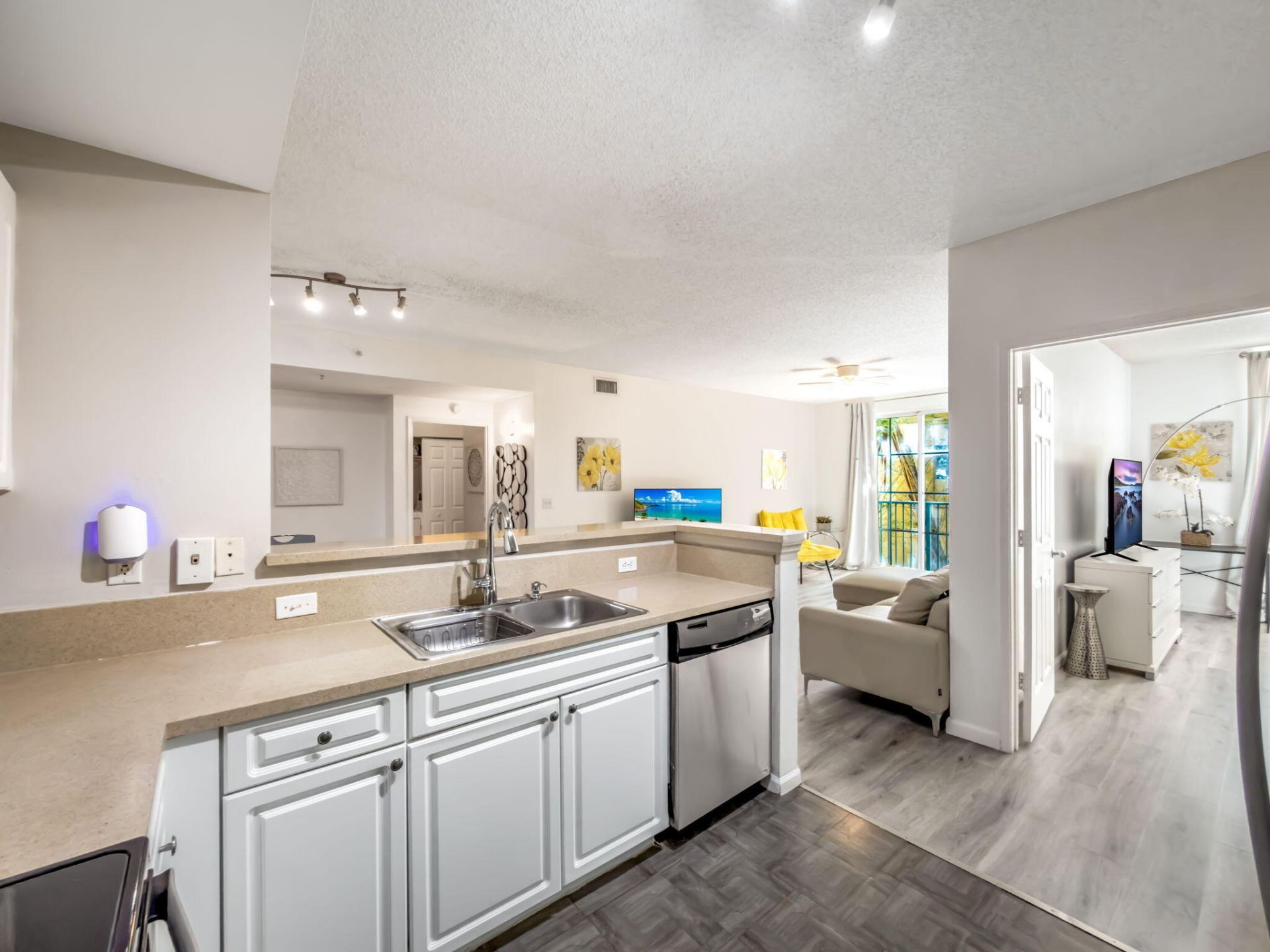 630 S Sapodilla Avenue, Unit 218, West Palm Beach, FL 33401 Photo