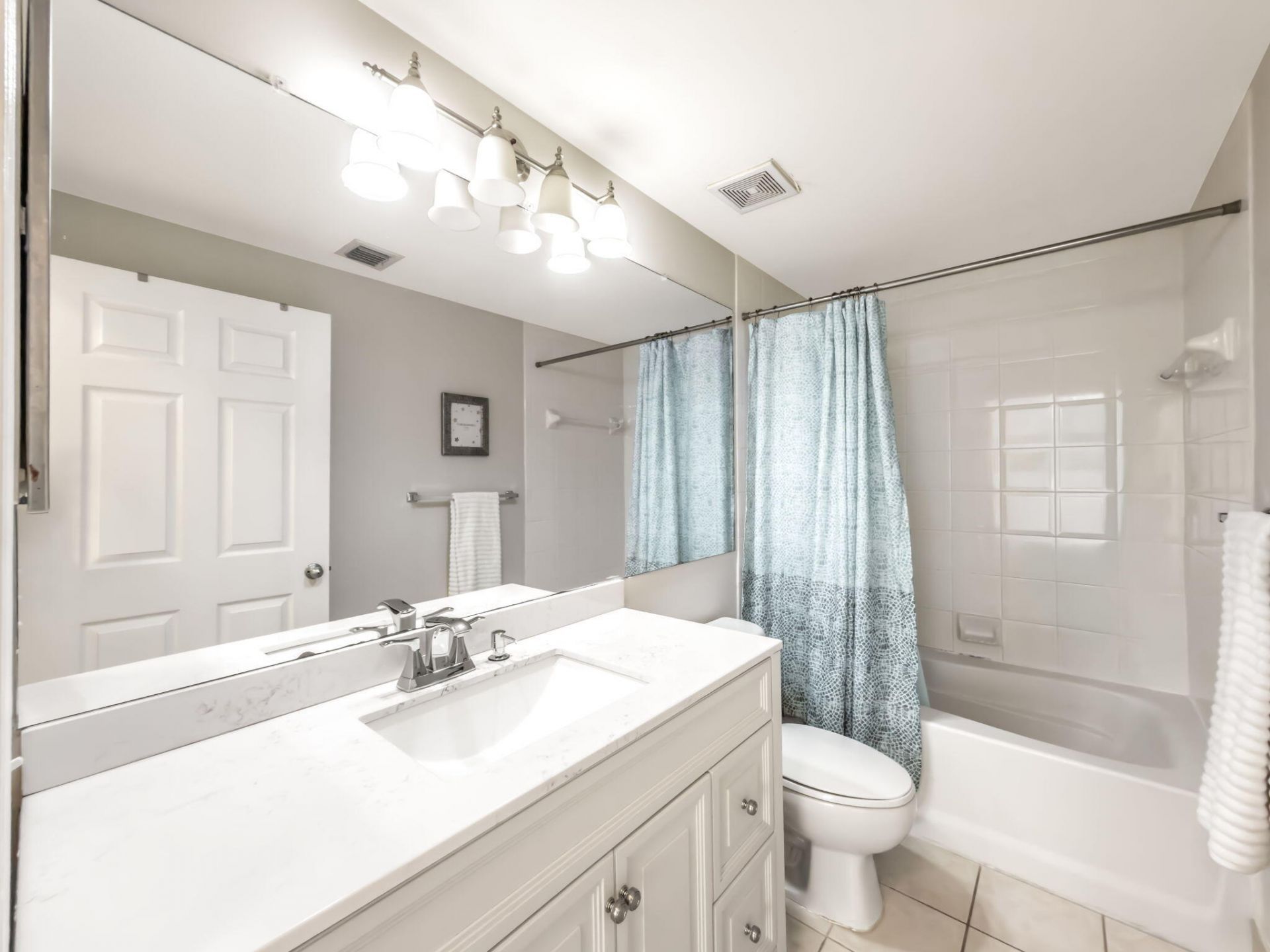 630 S Sapodilla Avenue, Unit 218, West Palm Beach, FL 33401 Photo