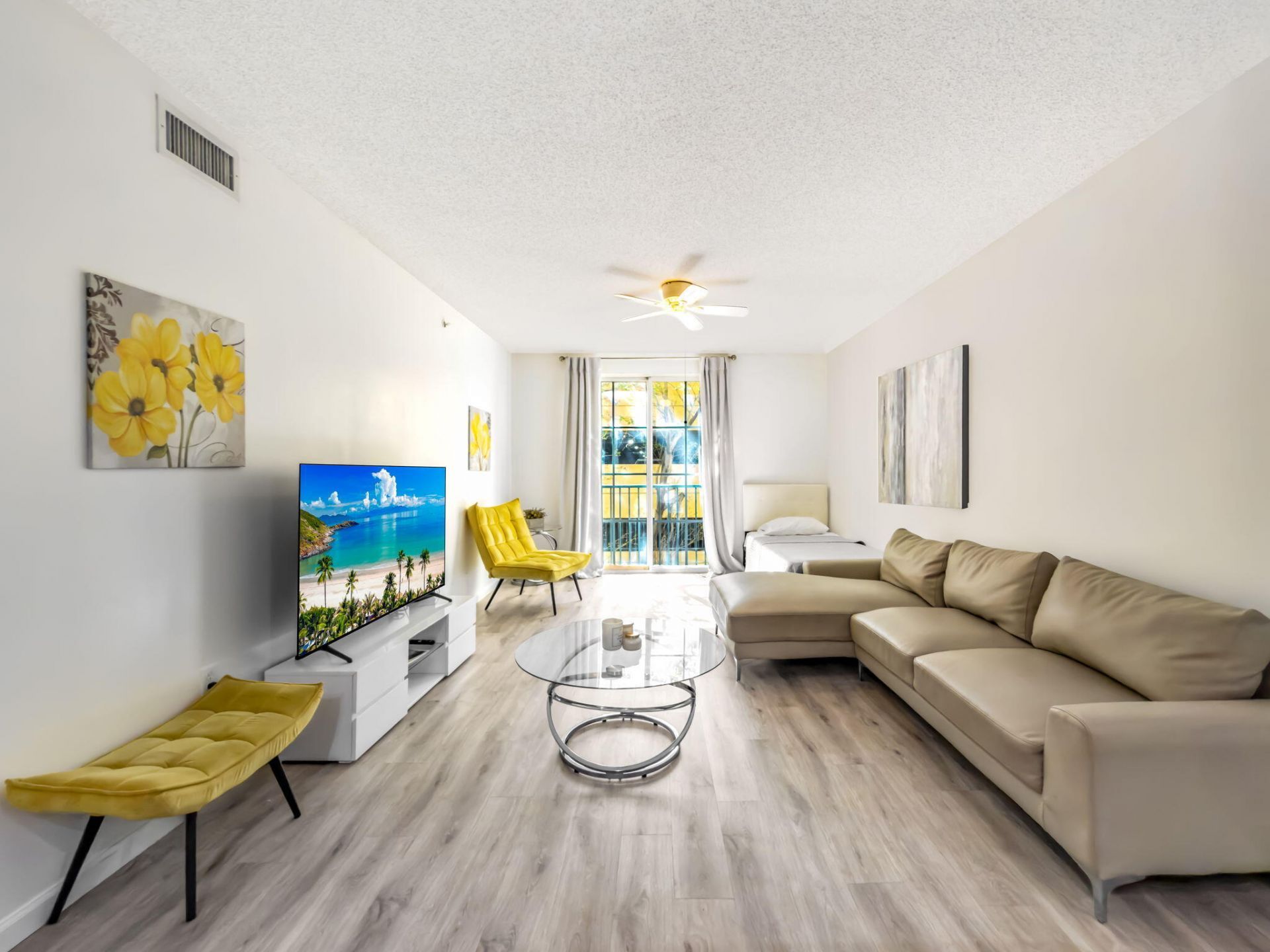 630 S Sapodilla Avenue, Unit 218, West Palm Beach, FL 33401 Photo