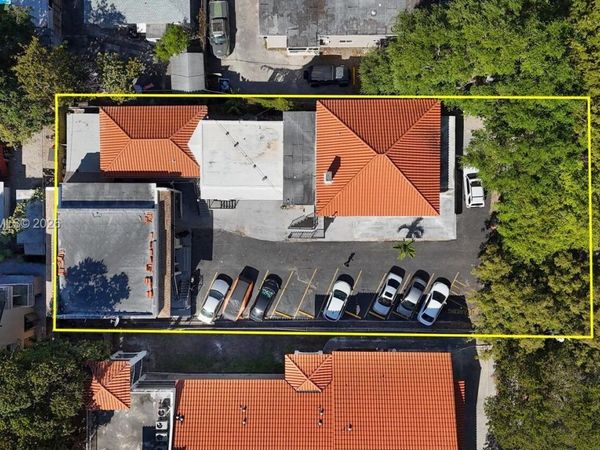 1362 SW 2nd St , Miami, FL 33135