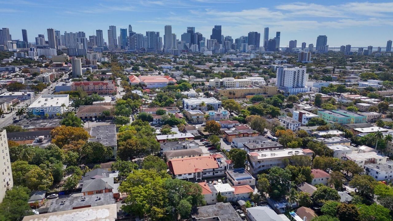 1362 SW 2nd St , Miami, FL 33135 Photo