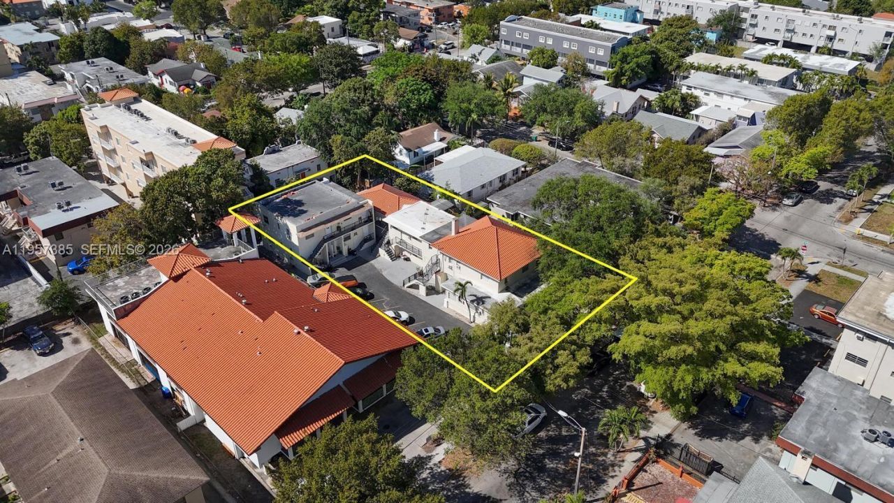 1362 SW 2nd St , Miami, FL 33135 Photo