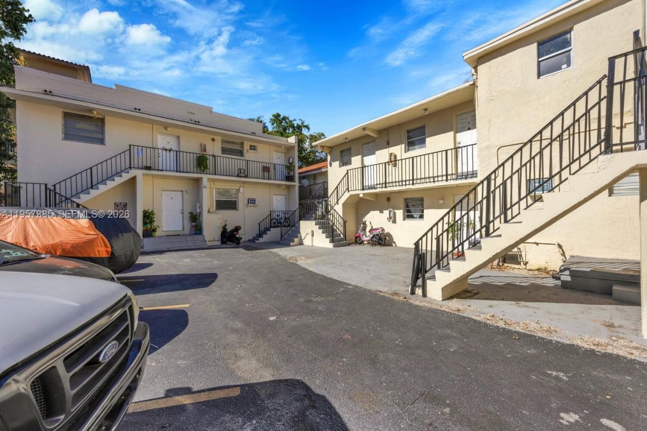 1362 SW 2nd St , Miami, FL 33135 Photo