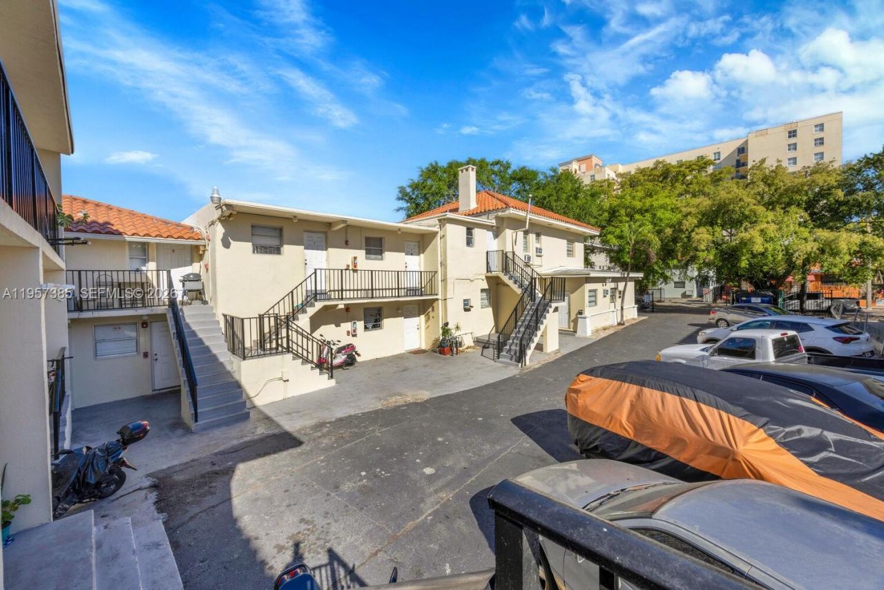 1362 SW 2nd St , Miami, FL 33135 Photo