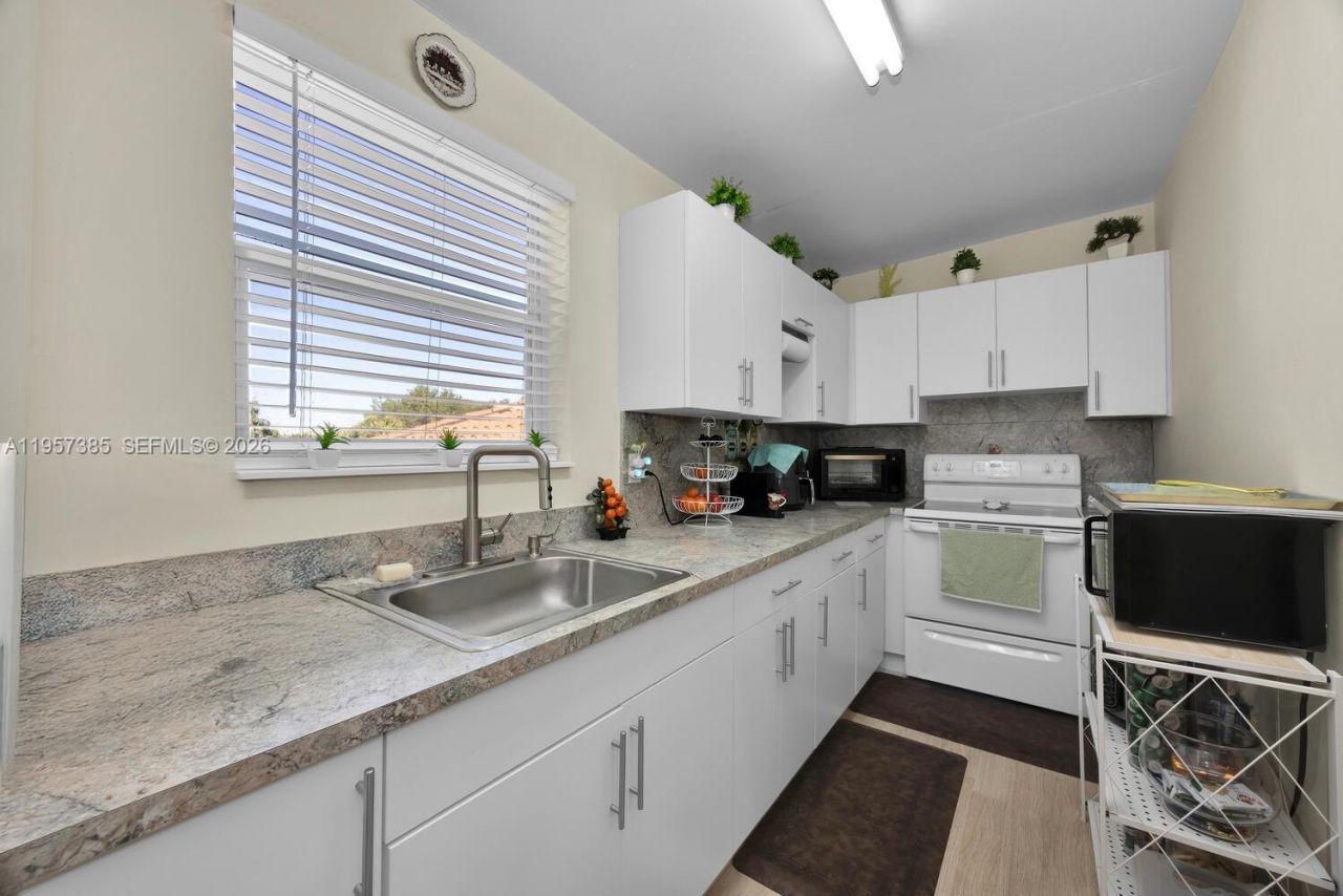 1362 SW 2nd St , Miami, FL 33135 Photo