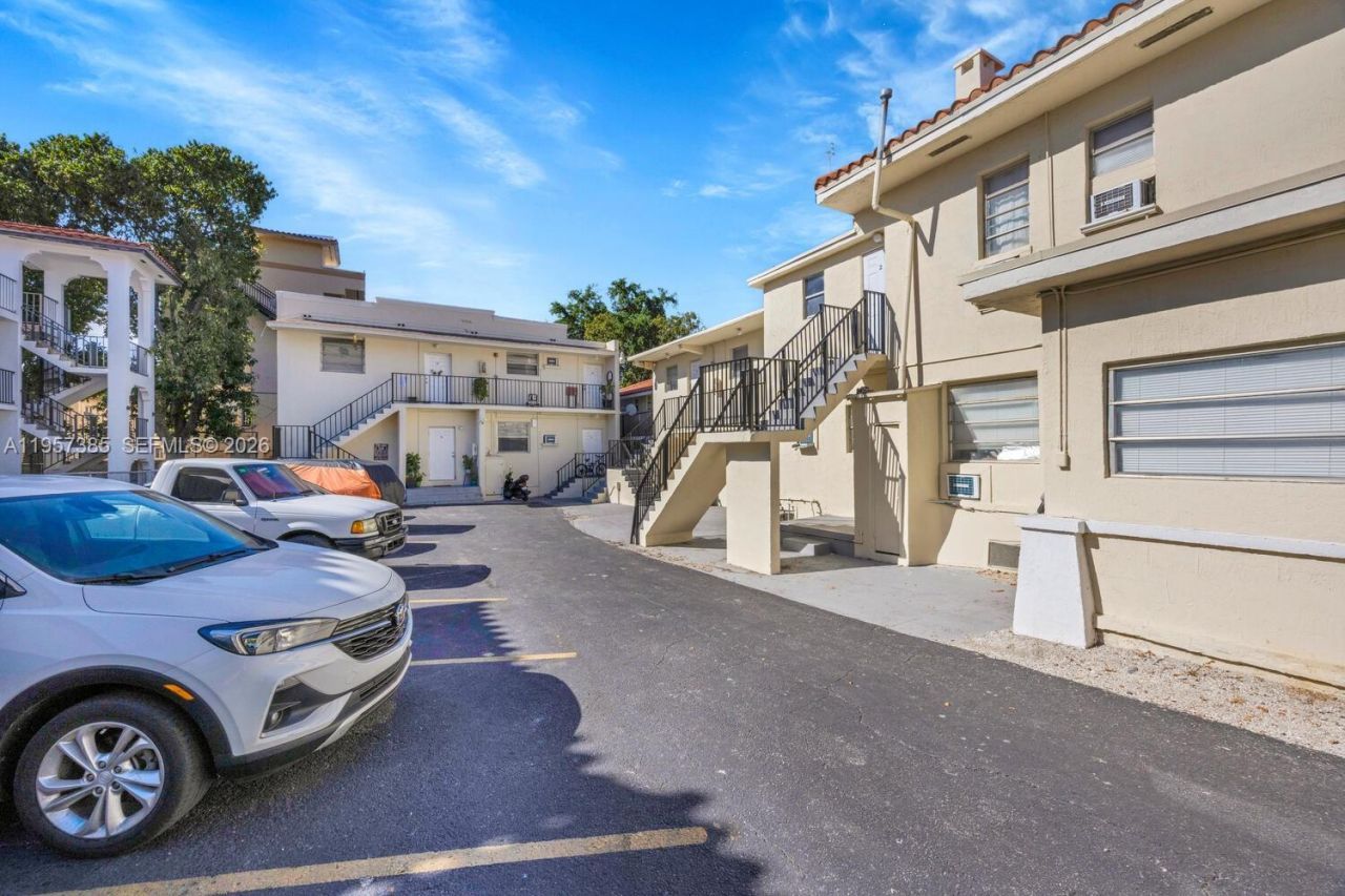 1362 SW 2nd St , Miami, FL 33135 Photo