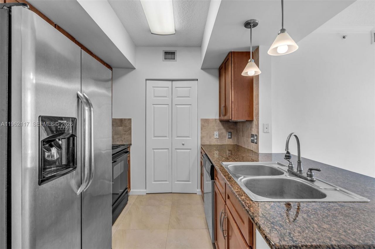 2000 N Bayshore Dr , Unit 909, Miami, FL 33137 Photo