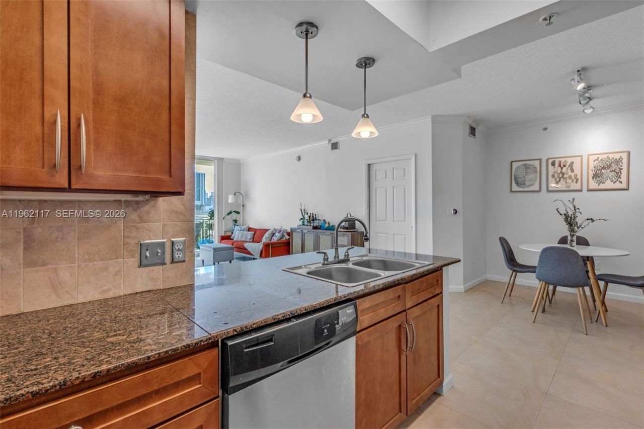 2000 N Bayshore Dr , Unit 909, Miami, FL 33137 Photo