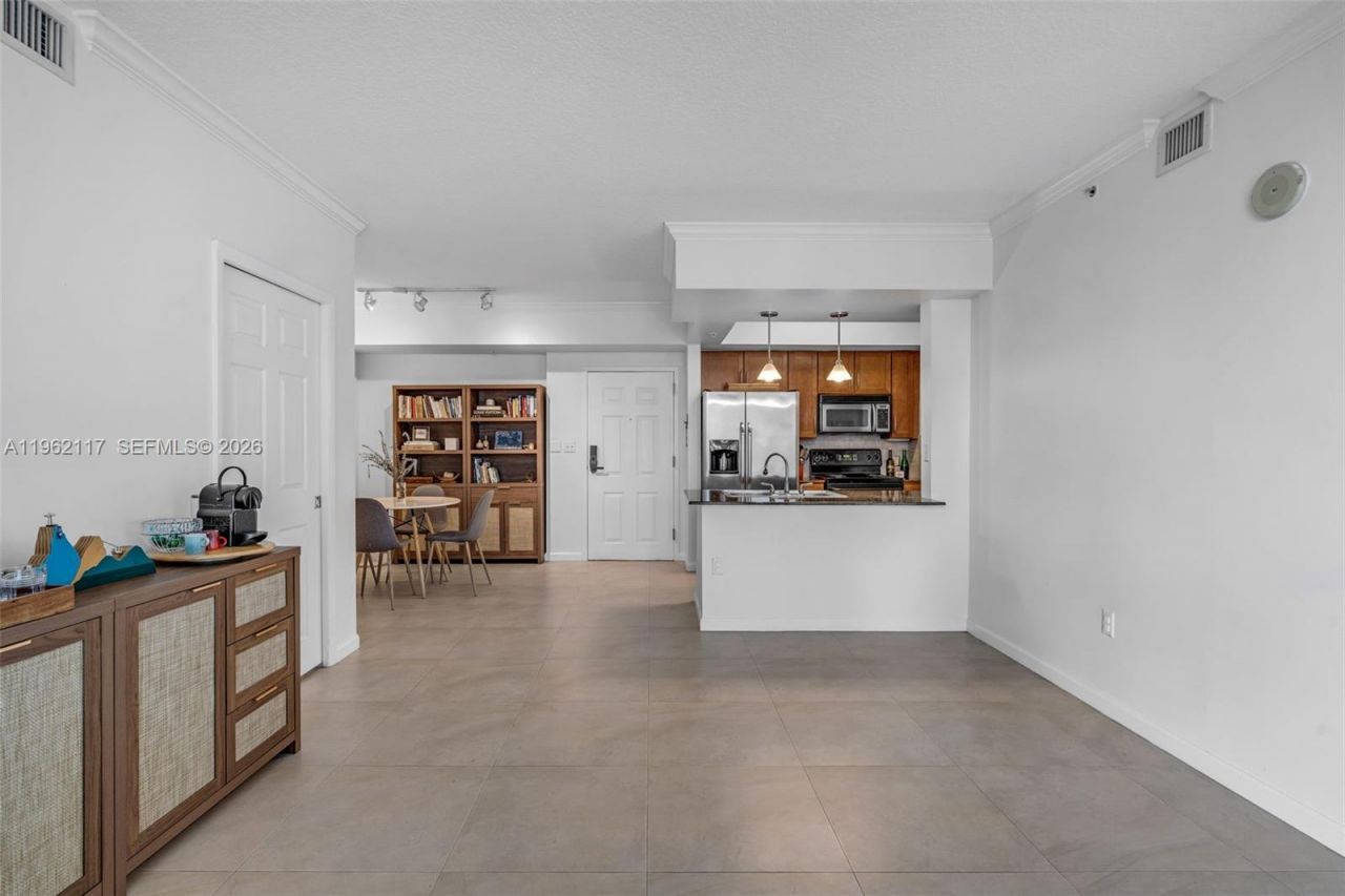 2000 N Bayshore Dr , Unit 909, Miami, FL 33137 Photo