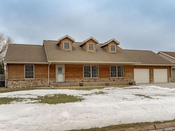 1350 Cottage Lane SE, Owatonna, MN 55060