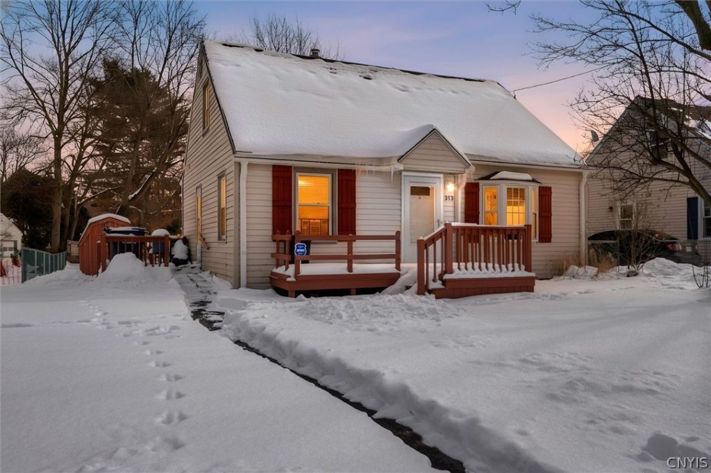 313 Academy Place, Syracuse, NY 13207 Main Photo