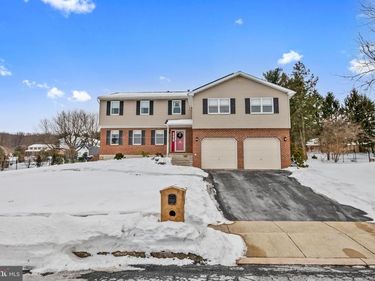 3002 SUSANNA DRIVE, READING, PA 19608