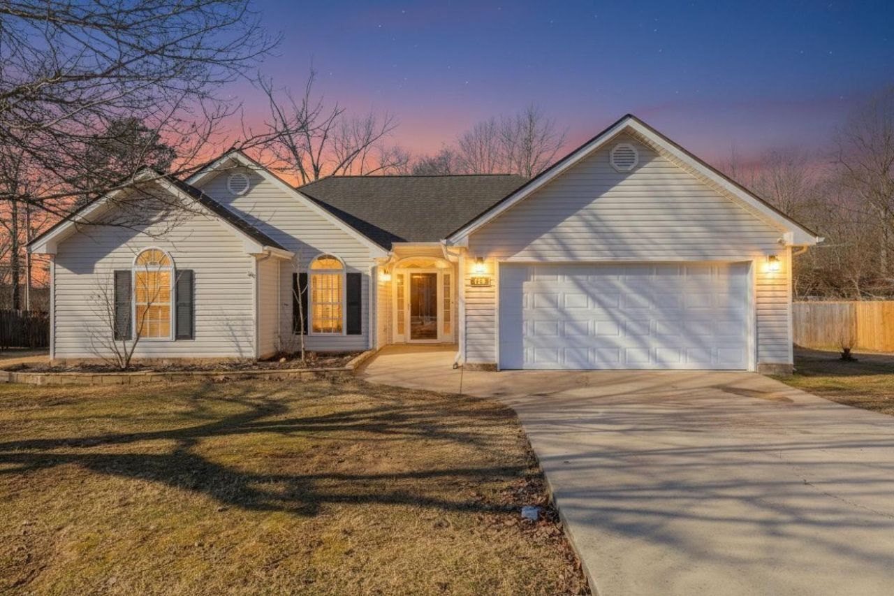 182 Century Drive, Rossville, GA 30741 Main Photo